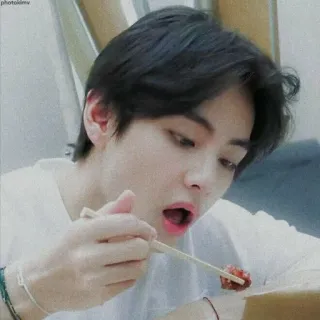 😏 cd1ffbd7 V 먹방, 음식, 젓가락, K팝, BTS, 뷔, 김태형 telegram sticker