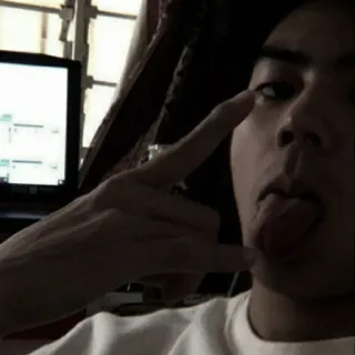 💣 346443a0 personne, selfie, geste whatsapp sticker