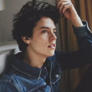 🌨 3f66c8a9 Cole Sprouse ator, retrato, celebridade, homem, jaqueta jeans, jovem adulto telegram sticker