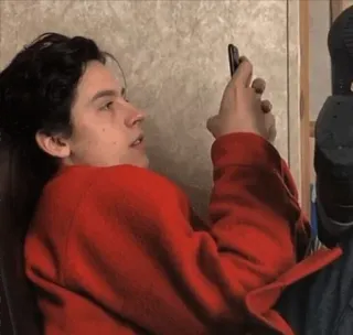 ✨ 4e2f8dab hombre, suéter rojo, teléfono, casual, persona, interior telegram sticker