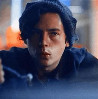 ✨ 4ed8ee30 Jughead Jones Riverdale Drama adolescente, Personaje, Serie de TV, Riverdale, Jughead Jones, Cole Sprouse, Gorro telegram sticker