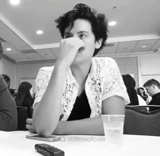 🥀 4390d633 Cole Sprouse G:VIDEOSOFCOLE Aktor, Idola remaja, Selebriti, Pria, Hitam putih telegram sticker