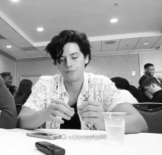 🥀 d5ac349c Cole Sprouse G:videosofcolè aktor, selebriti, pria, hitam putih, potret telegram sticker