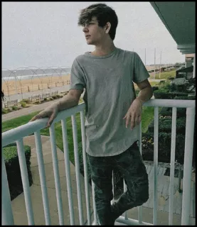 ☁️ 29612380 spiaggia, oceano, balcone, uomo, esterno, adolescente, casual telegram sticker