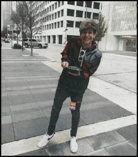 🎼 9d1aa617 persona, in piedi, strada, città, urbano telegram sticker