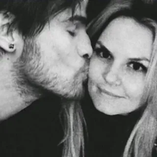 😘 5830f271 pasangan, ciuman, cinta, hubungan, kasih sayang, hitam putih whatsapp sticker