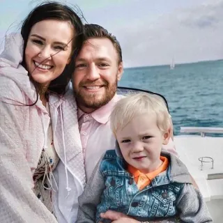 ❤️ 43921796 ครอบครัว, ภาพเหมือน, ยิ้ม, ผู้คน, ทะเล, เรือ telegram sticker