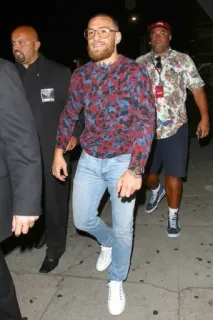 👑 f9fb80bd Conor McGregor นักกีฬา, คนดัง, แฟชั่น, ผู้ชาย, ภาพเหมือน, สไตล์ telegram sticker