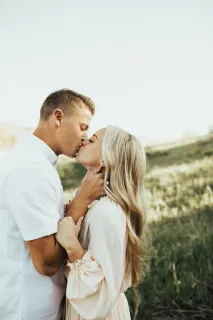 💖 a2bf9d55 pasangan, ciuman, romansa, cinta, hubungan whatsapp sticker