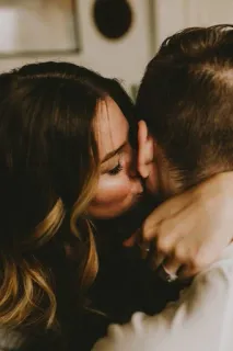 💖 b3e2d0dc ciuman, pasangan, cinta, romansa, kasih sayang, keintiman whatsapp sticker