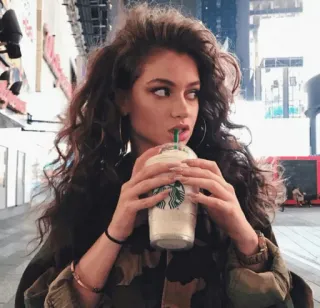 💄 08835e5b mujer, starbucks, café, bebida, chica, refresco, pelo rizado telegram sticker
