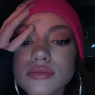 💄 0dc9b1a1 mujer, retrato, chica, cara, selfi, persona, gorro, aros telegram sticker