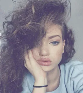 ♥️ 2712aebb mujer, chica, pelo rizado, retrato, selfie, belleza telegram sticker