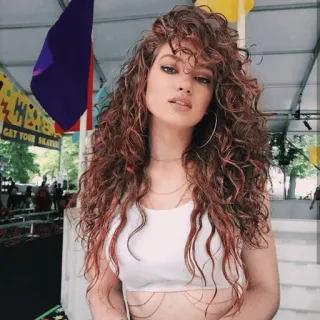 🥀 5fa2359c CHARGER GET YOUR SKATES! mujer, pelo rizado, aire libre, patines, cargador telegram sticker