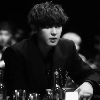 🕷 80eb6c53 мужчина, костюм, черно-белый, портрет, человек, стиль whatsapp sticker