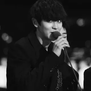 🕷 c99a1b4c певец, мужчина, микрофон, портрет whatsapp sticker