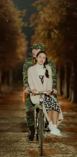 🚴‍♀️ 7277b843 uniforme militar, casal, bicicleta, romance, amor telegram sticker