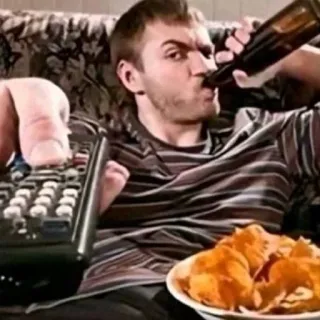 😎 60dee570 мужчина, пиво, чипсы, пульт, домосед, пьющий, телевизор whatsapp sticker