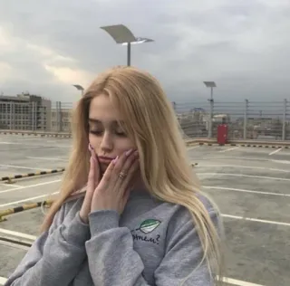 😕 8fc44360 мечтаем? ผู้หญิง, ผู้หญิง, เสื้อสเวตเตอร์, ภาพเหมือน, ฝัน, ผมบลอนด์ telegram sticker