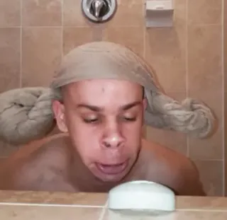 😋 489e14e3 人, 浴缸, 肥皂, 淋浴, 浴室 telegram sticker