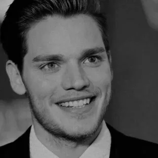 🔗 118a6b2d 肖像, 男人, 微笑, 演员 whatsapp sticker