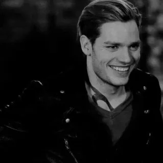 🇱🇻 7767c28d 男人, 微笑, 皮夹克, 肖像 whatsapp sticker