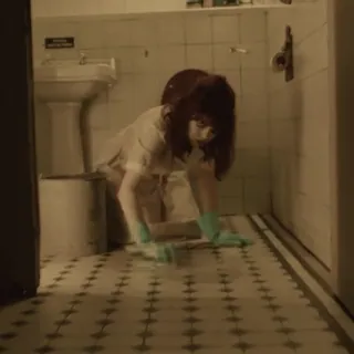 🚽 089671ae sprzątanie, rękawice, łazienka, płytki, kobieta, klęcząca, domowe telegram sticker