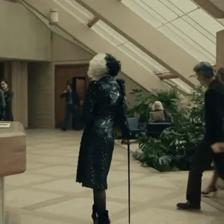 ☺️ 0e5cce29 Cruella de Vil Cruella Cruella, czarny charakter, moda, włosy czarno-białe, film, Disney telegram sticker