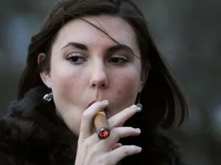 👌 4f32d18a femme, cigare, fumer, tabac, portrait whatsapp sticker