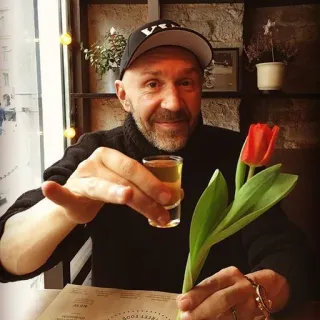 ❤️ cbc29ecc homme, boisson, tulipe, alcool, fleur whatsapp sticker