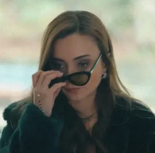 🕳 26bc22f1 wanita, kacamata hitam, mode, potret, gaya telegram sticker