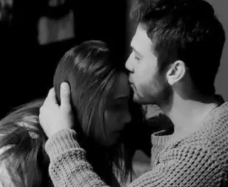 🕳 33f8c9a5 kasih sayang, romantis, pasangan, cinta, ciuman telegram sticker