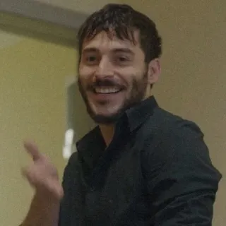 🕳 541cc104 aktor, pria, menunjuk, senyum, bahagia, tertawa telegram sticker