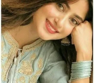 🥳 50457a33 女人, 肖像, 微笑, 珠宝, 传统, 美丽 telegram sticker