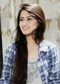 😆 50ebe90c 女人, 长发, 肖像, 微笑, 格子衬衫 telegram sticker