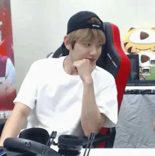 ❄️ c7a15efa Pria, Orang, Duduk, Kursi, Dalam ruangan whatsapp sticker