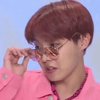 🍪 5a13d213 J-Hope kpop, j-hope, bts, cantante, musica, occhiali da sole whatsapp sticker