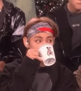 🖤 09706482 人, 喝, 杯子, 头巾, 室内 telegram sticker