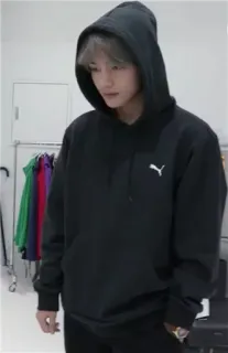 🖤 8eb60705 人, 男人, 连帽衫, 彪马, 服装 telegram sticker