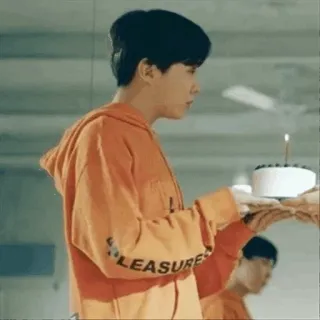 🖤 afc2fa09 LEASURE 人, 蛋糕, 生日, 食物, 室内, 连帽衫 telegram sticker