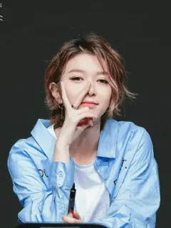 🌸 1500c00a женщина, кэжуал, портрет, жест рукой telegram sticker