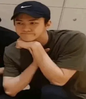 🌻 17b4f2e0 pria, orang, potret, kasual, topi whatsapp sticker