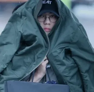 🌻 a87214e1 BEAT orang, jaket, kacamata, topi whatsapp sticker