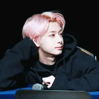 🌸 d50c9a23 K-pop, Idol, Różowe włosy, Azjata, Piosenkarz, Mężczyzna, Koreański telegram sticker