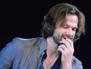 🤤 637fef8f Bever diễn viên, người đàn ông, chân dung, nụ cười telegram sticker