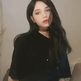 🦉 0bfea812 女人, 黑发, 肖像, 女性, 颈圈, 女孩 whatsapp sticker