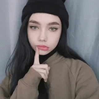 🦉 2965ec7c 女人, 女孩, 肖像, 猫耳朵, 毛线帽, 黑发, 夹克, 自拍 whatsapp sticker