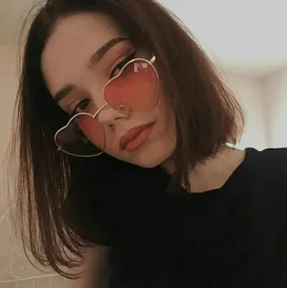 ⚰ 68baa80d 女人, 心形太阳镜, 肖像, 美丽, 人 whatsapp sticker