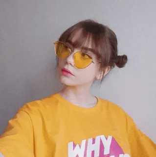 ⚓️ a63da849 WHY 女人, 女孩, 黄色, 衬衫, 眼镜, 头发 whatsapp sticker