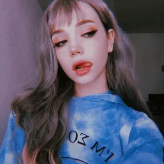 ⚰ ecb00fe2 MY SOUL 女人, 女孩, 自拍, 姿势, 舌头, 头发 whatsapp sticker